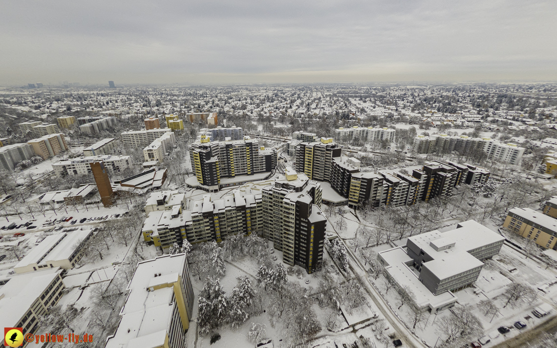 04.12.2021 - Karl-Marx-Ring und Marx-Zentrum in Neuperlach